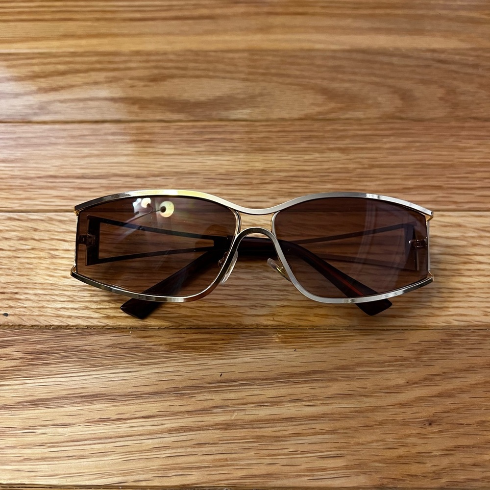 brown tint sunglasses w/ gold and dark red detailing